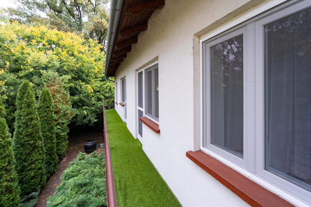 Sobri Halászcsárda és Panzió Baja Exterior foto