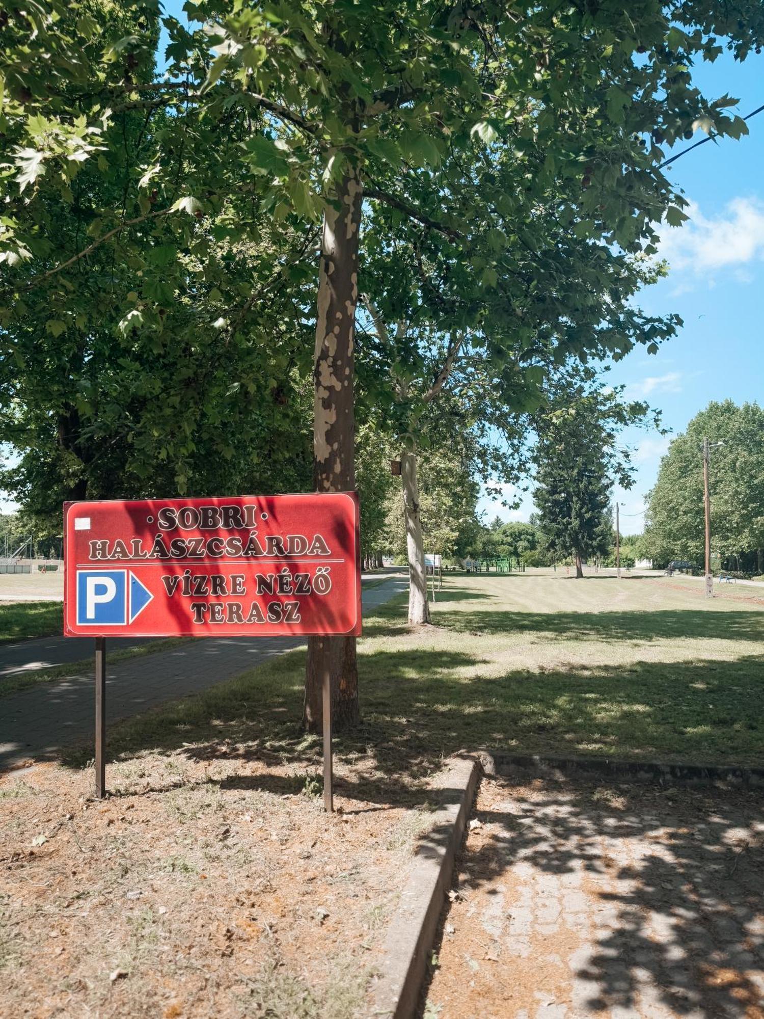 Sobri Halászcsárda és Panzió Baja Exterior foto